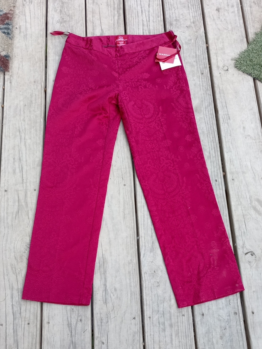 Vintage Oscar de la Renta 2005 red pants, brand new with tag. Gorgeous size 6